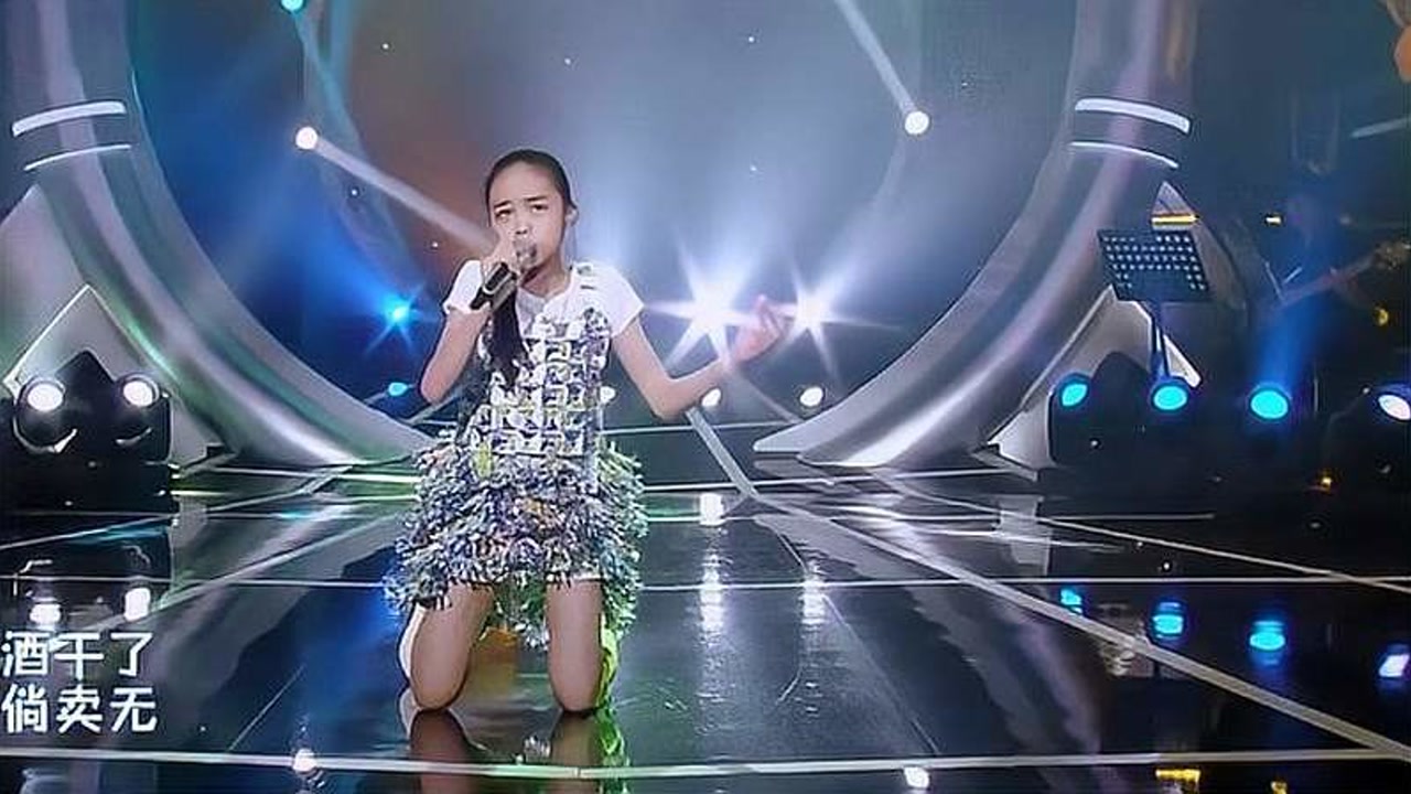 天才少女汤晶锦唱《酒干倘卖无》,最后一跪,让台下父亲泪流满面!