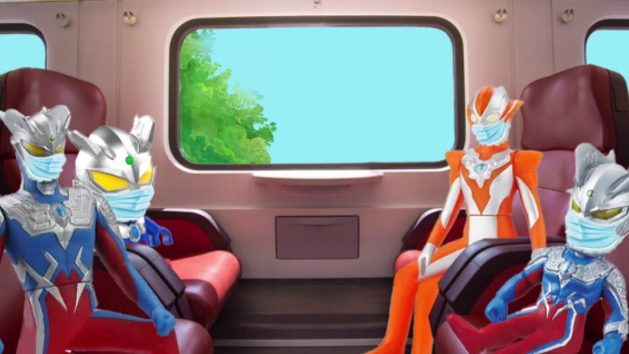 早教玩具视频:小赛罗奥特曼戴好口罩乘坐高铁