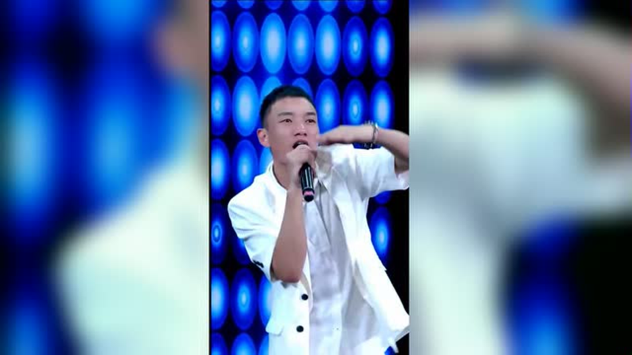唐艺金美希杨昊三人演唱《我站在草原望北京》
