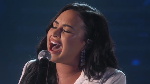 demi lovato呆米回归首演!《anyone》高音飙到哽咽