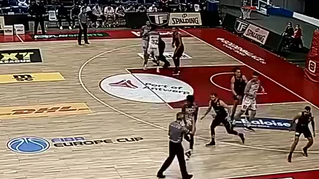 与华子孰强？前NBA二轮秀欧洲赛场上演死亡隔扣