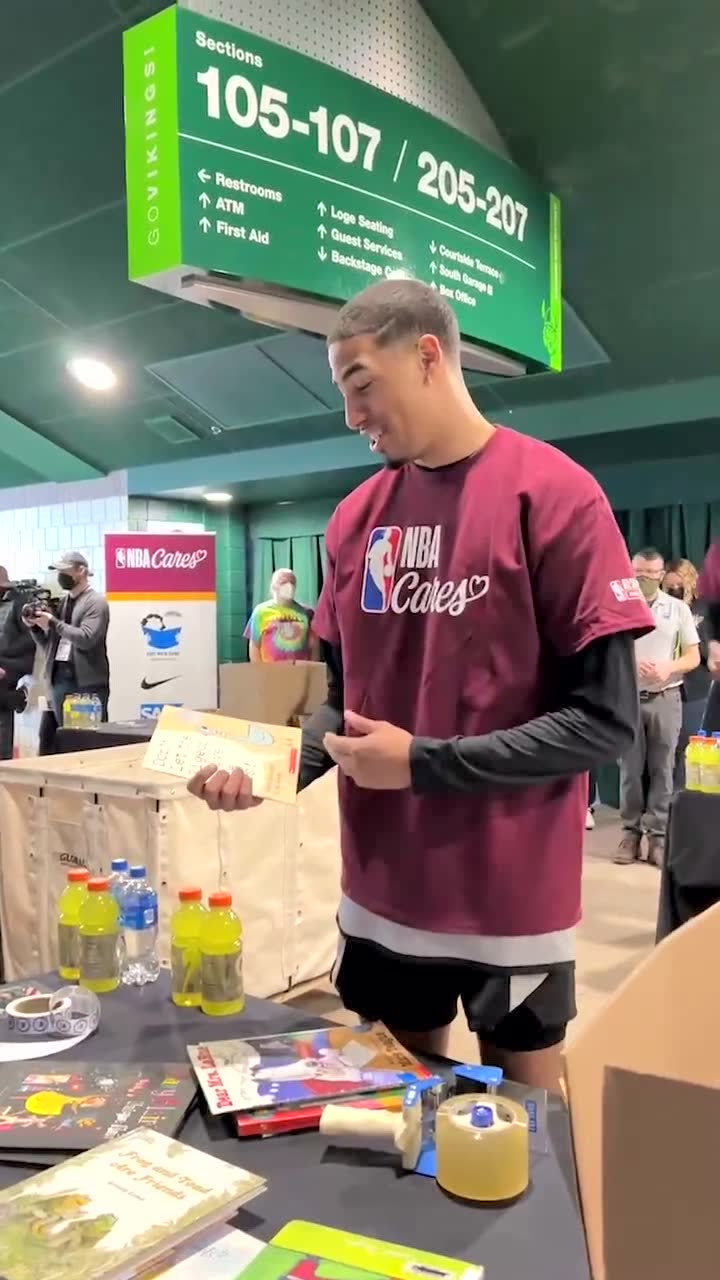 走过路过别错过！NBA新秀们为孩子们送来冬日温暖