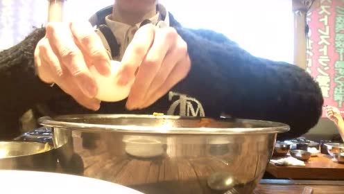 日本大胃王:draco小哥日常之挑战用盘子装的拌饭 很丰盛