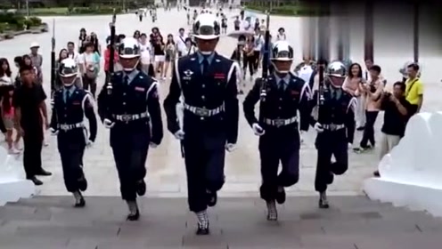 台湾官兵换岗执勤 腾讯视频