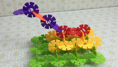 小猪佩奇的趣味积木雪花片坦克儿童玩具