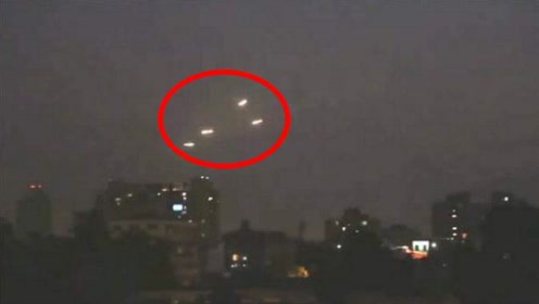 美国夜空出现100多个不明飞行物,是UFO？新闻直播纪录全过