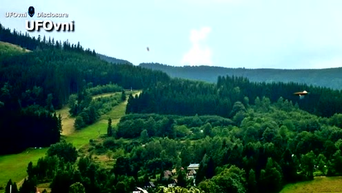 2014年7月实拍UFO飞过高山了的图片