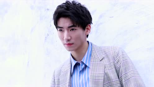 0:00:55孙一杰丨宛若羽毛般轻盈的翩翩少年时 间