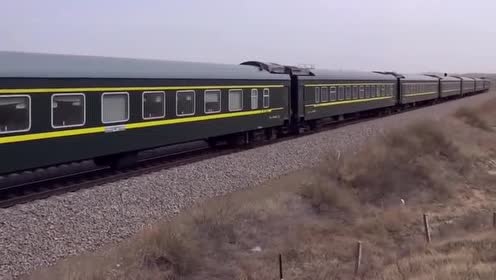 花老虎df4d,3334机车,牵引k996次快速列车通过,海拉尔-成都