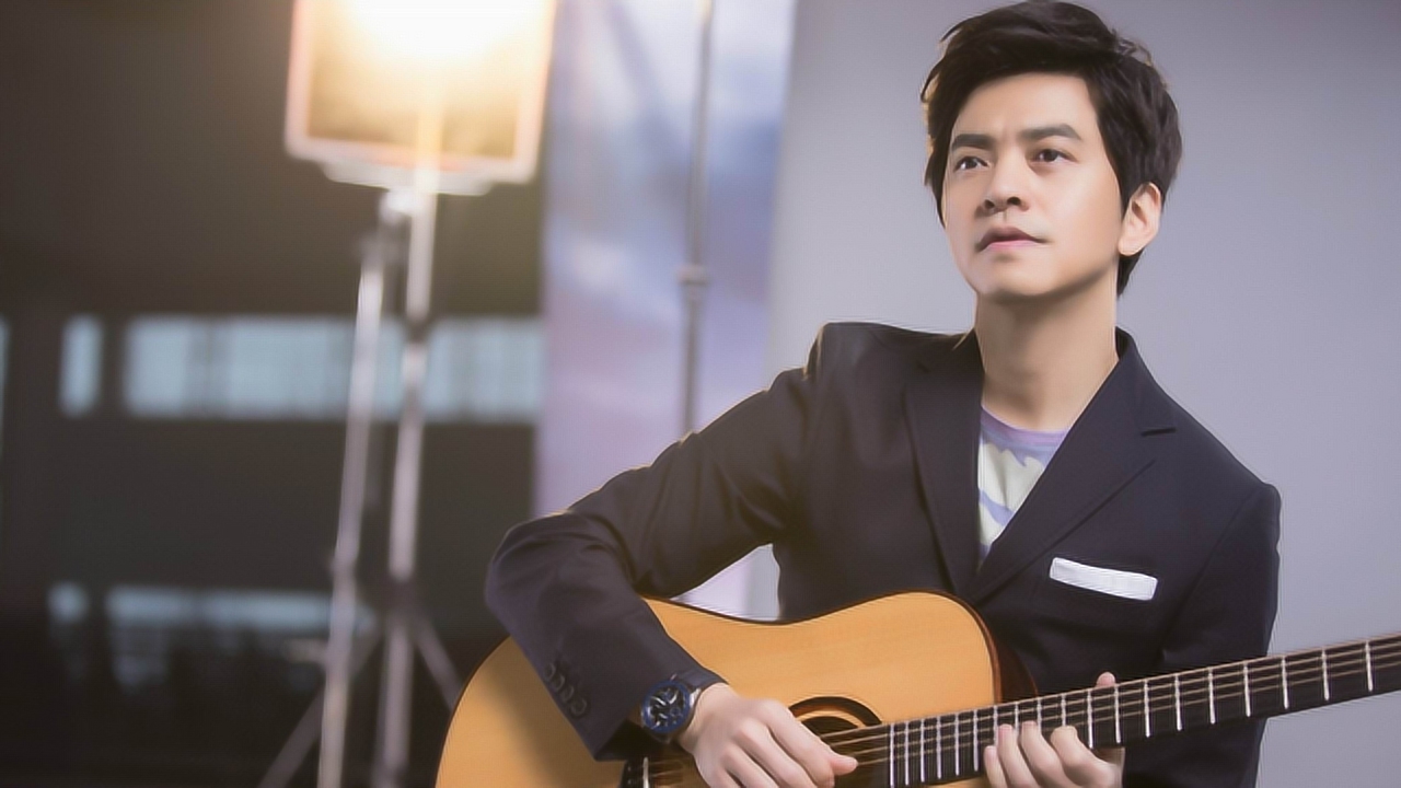 李健现场演唱《一生所爱》,开口就跪了,实力就摆在这里