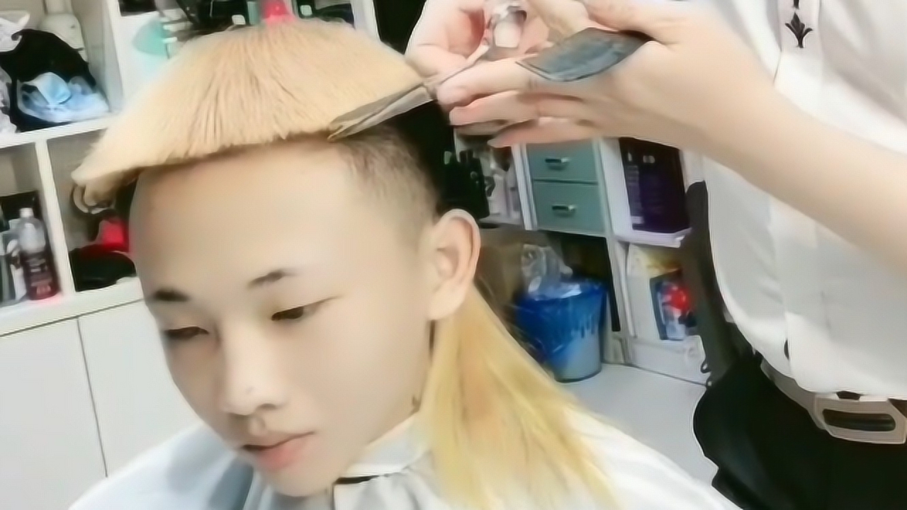 男生最火"狼尾飞机"发型,简直太酷了,妥妥的精神小伙!