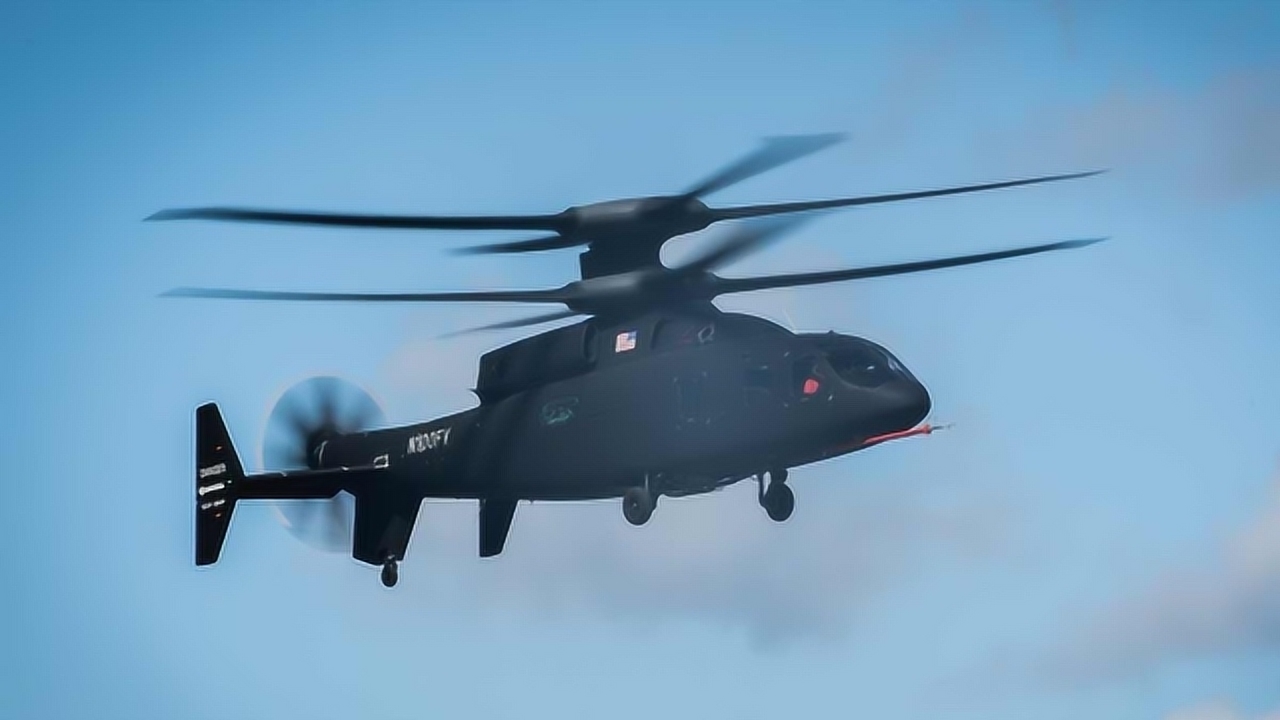 世界最快直升机超低空咆哮飞过 这噪音很有特点