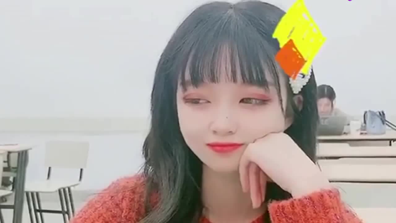 苓妹上课睡觉,竟然想出这种馊主意,这下尴尬了吧!