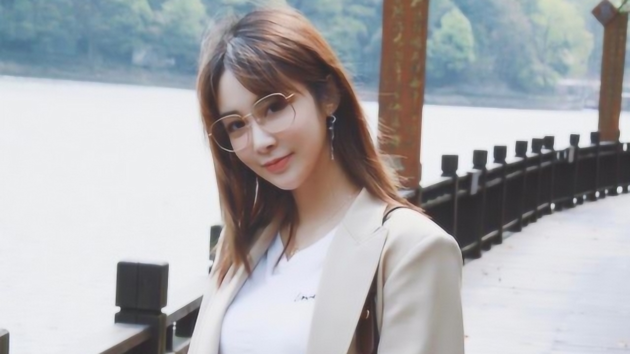 是最美警花没错了,林籽私服造型大合集,25岁展现百变的自己