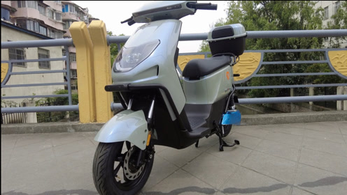 雅迪冠能dt6新国标电动车,节能加上能量回收系统,续航能增加冶倍