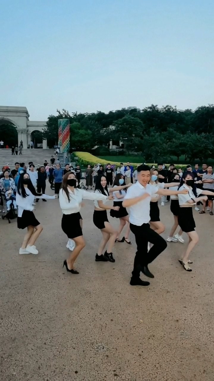 全民健身舞动奇迹!团队齐舞《野摩托》超级好看!