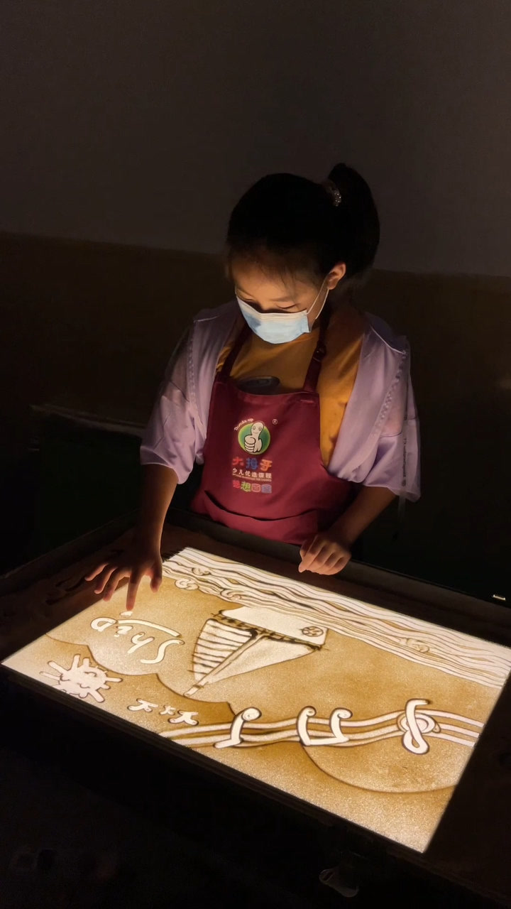 小学员沙画课堂习作《小帆船》画面创意感十足!棒棒哒