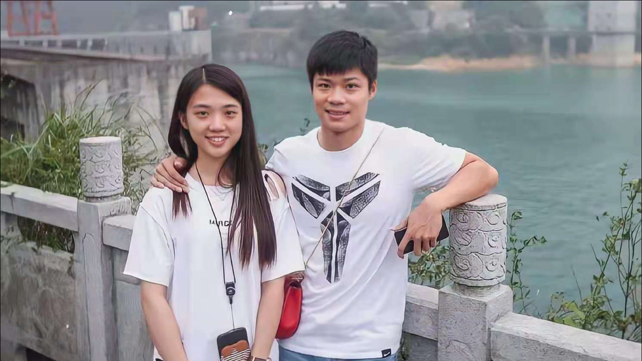 苏炳添老婆首曝光,原来二人还是青梅竹马!颜值身材不输一线女星