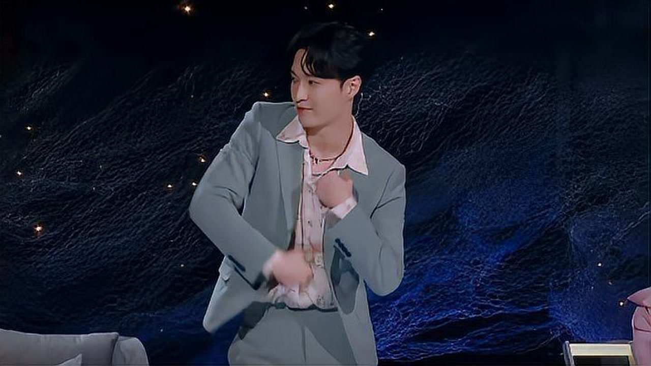 张艺兴穿西装跳狂派舞,舞姿王炸卡点,不愧曾是exo的舞担