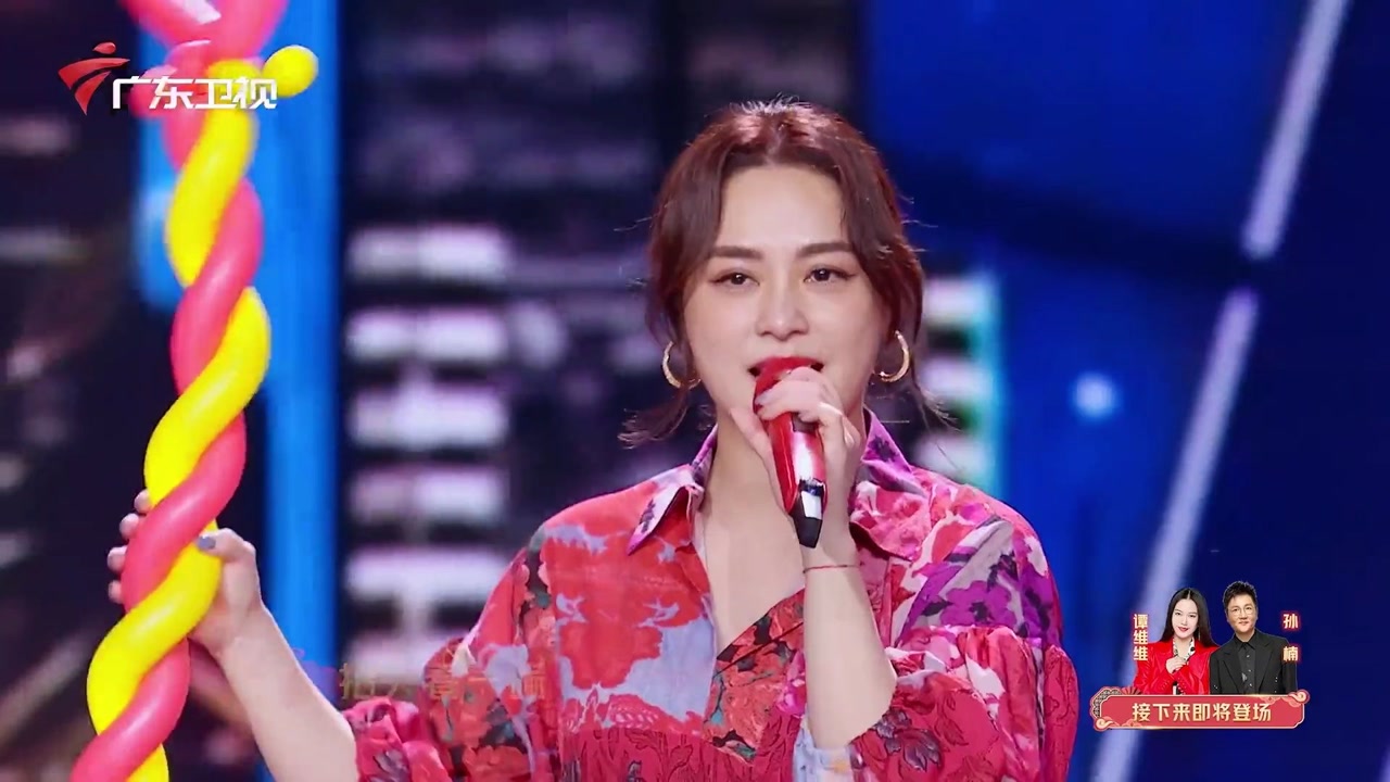 广东春晚twins《星光游乐园》,耳熟能详的歌曲,还是那个调