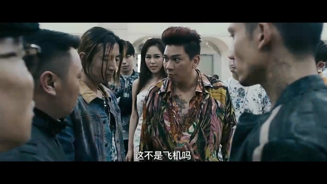 港片中十大嚣张场面,第一旺角扛把子禽兽哥,第二青莲阁茶楼谭四