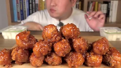 韩中国男子吃播!炸鸡腿看上去好过瘾,难怪那么胖