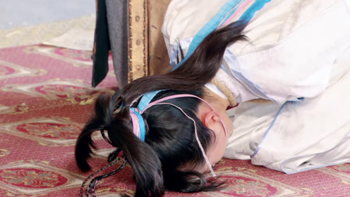 美女却忽然磕头0:00:20美女让手下把小伙给绑回家,要让他跪下磕头,没