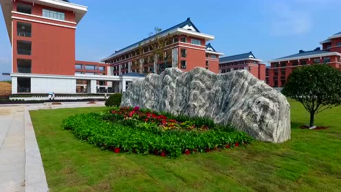 信阳大别山高中校景