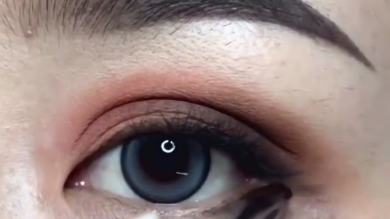 刀枪不入的背后,真相就是这双厌世眼,酷女孩该有的蹦迪妆