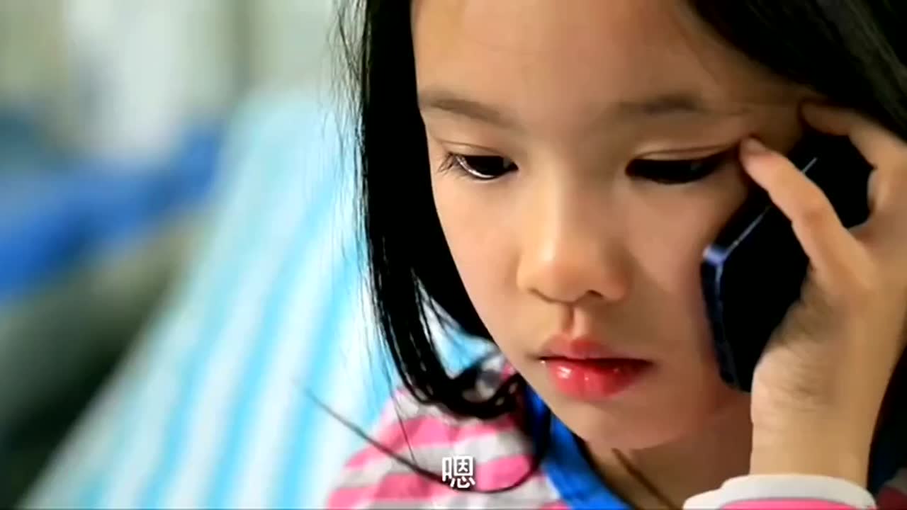 月光下的电话,年幼女儿不知道妈妈已经去s,希望妈妈回来