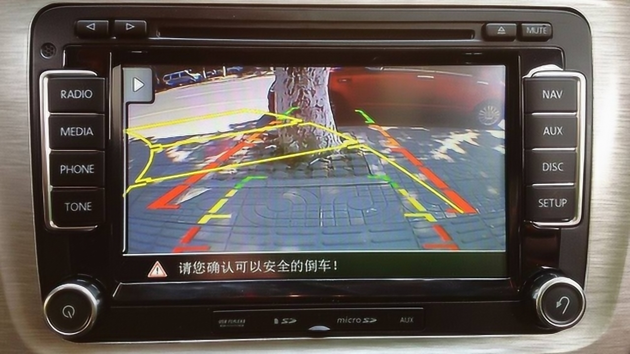 新手看不懂汽车倒车影像?这三条线代表的安全距离了解,就没问题