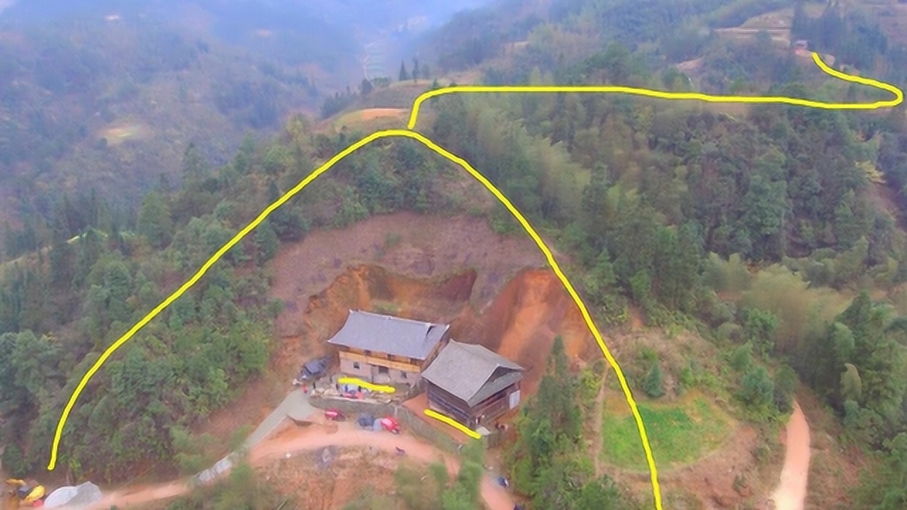 俗话说:金箱玉印二山形,这两户人家才是富贵风水宝地