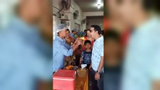 印度独特的口香糖,入口之前还着着火,一般人还真不敢吃!