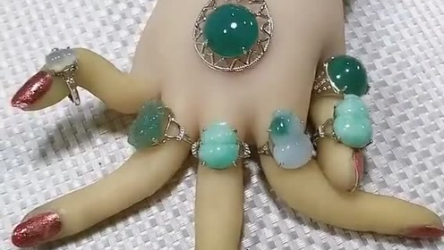 美女的手,竟能摆出如此奇特的造型,这太恐怖了!