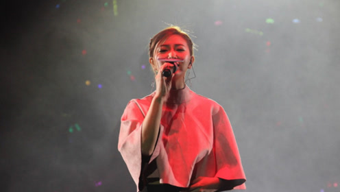 邓丽欣经典粤语歌曲电灯胆开口惊艳听一遍就爱了