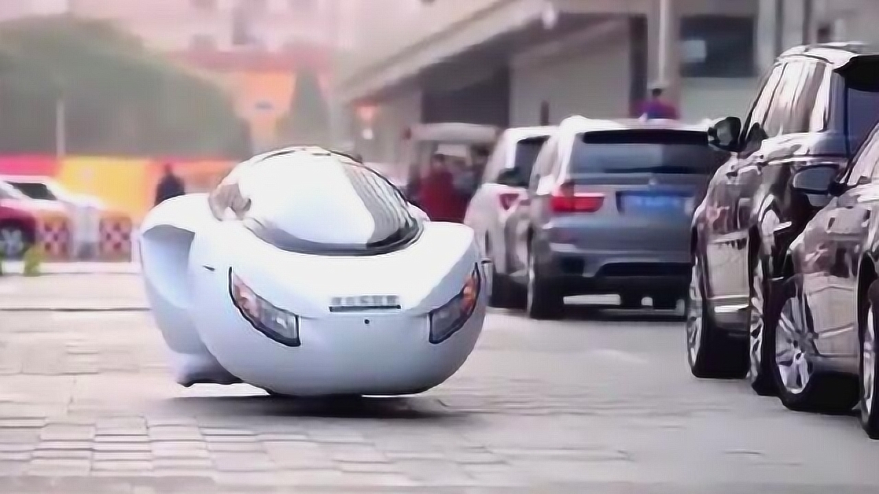 中国首款"2轮平衡电动汽车"量产 卡车都撞不倒