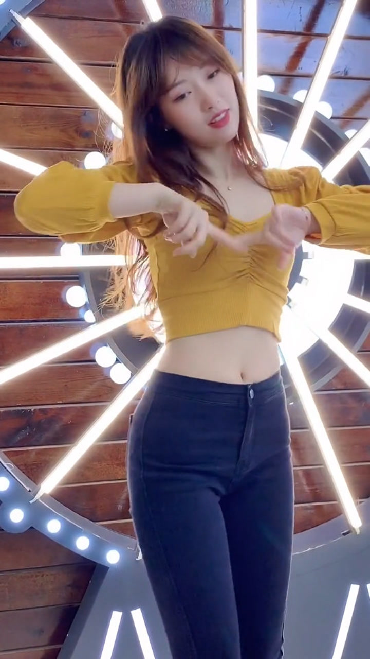 小姐姐跳舞真带劲