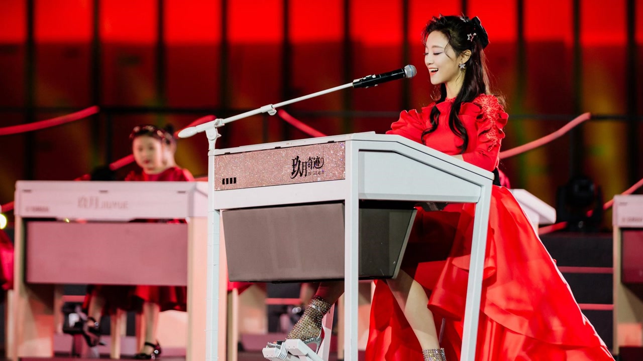 王小玮报复前夫携手云飞演唱情歌你若盛开开口默契十足