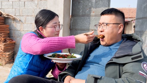 赶海路上宝马罢工,大梅回家制作吉祥三宝,川子感动得涕泪交加!