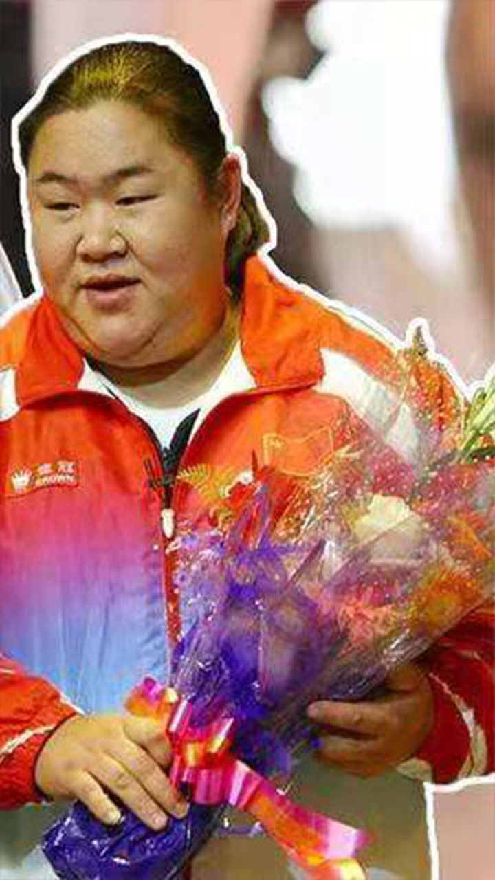 置之死地而后生,举重冠军唐功红冒死一举为国夺金,如今怎么样了#娱乐