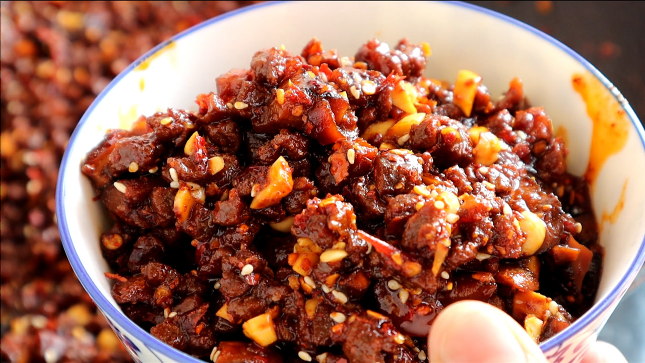 这才是牛肉酱的正确做法,香辣过瘾,好吃又下饭,方法超简单