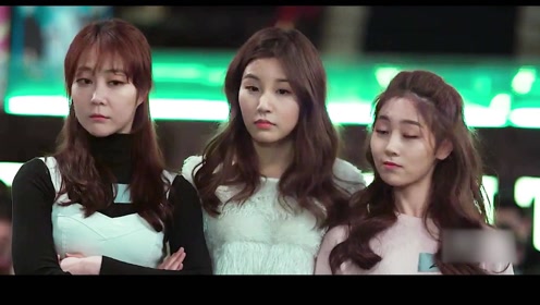 搞笑片:《罗马假日2017》三个贼整治了一酒吧的小哥哥小姐姐,搞笑