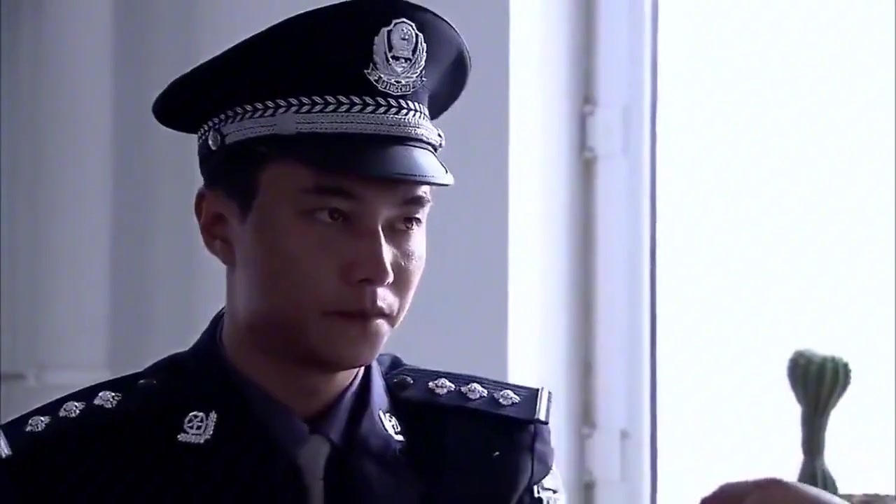 有人身体不适,狱友赶快让去警官大漠高墙演员表,大漠高墙赫茹扮演者