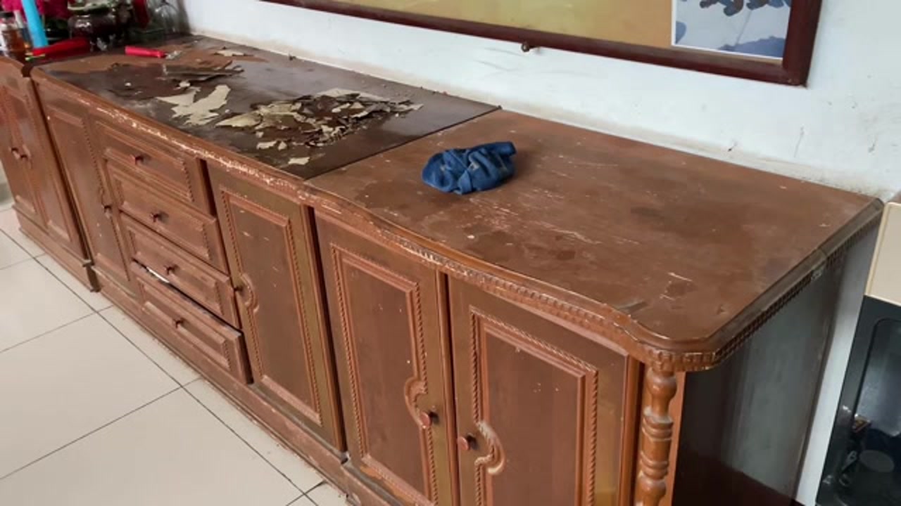 家里10多年的桌子翻新一下再用10年,操作很简单,结果很满意