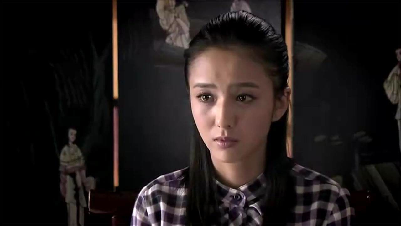 错恨:艾佳请闺蜜吃饭,谁知男友对闺蜜有意思,她还蒙在鼓里