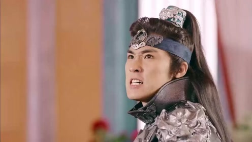 武神赵子龙高则男扮女装结果脚长得太大不小心暴露身份