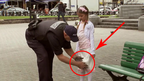 大叔公然把女孩裙子当抹布,路人不敢阻止留在原地一脸懵