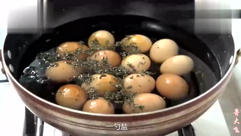 很多人爱吃茶叶蛋,学会这种做法,做出来的鸡蛋特别入味,太香了