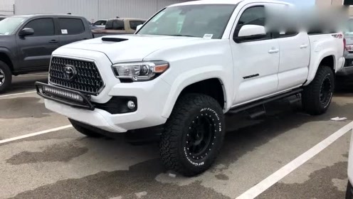 2018年 丰田塔科马 trd sport 皮卡车