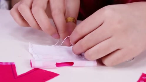 《小伶玩具》悦儿变身甜美校服设计师!快来给芭比diy美少女校服吧!